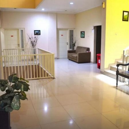 Reddoorz Near Plaza Araya Malang Hotel Blimbing  Exterior photo