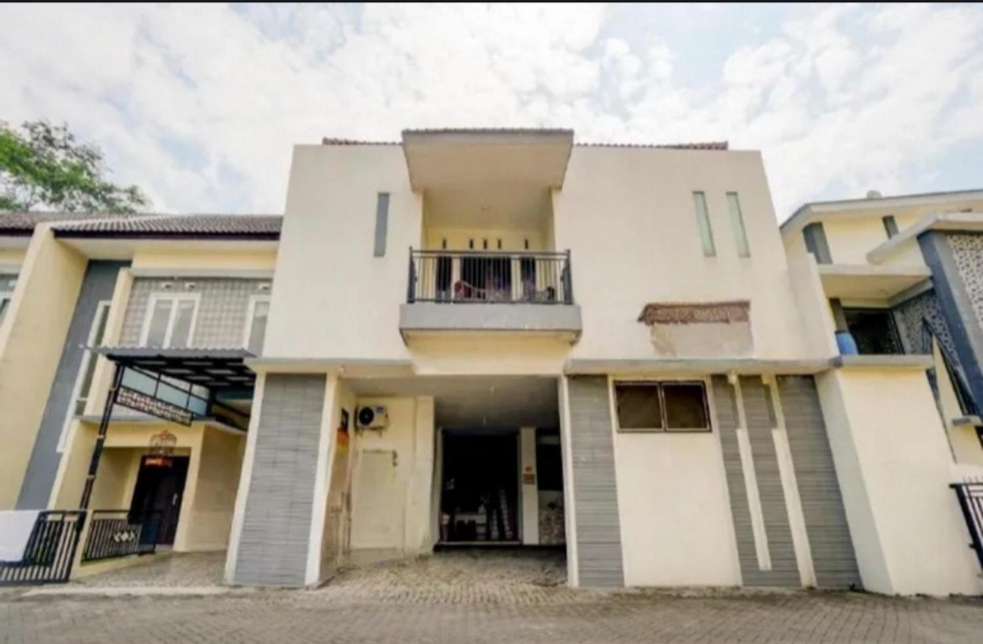 Reddoorz Near Plaza Araya Malang Hotel Blimbing  Exterior photo